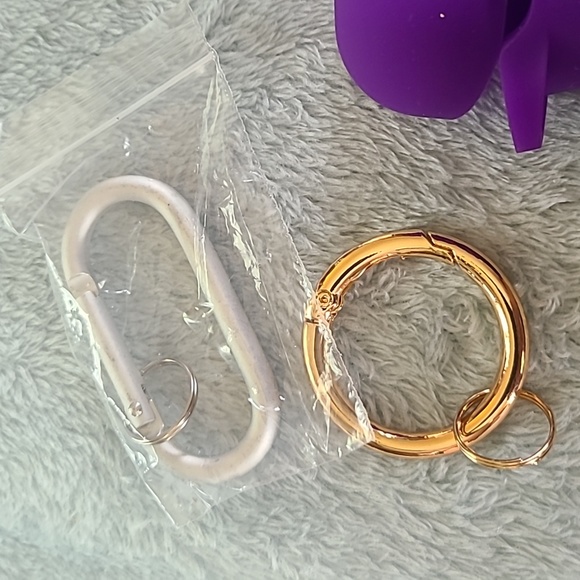 Purple air pod case - Picture 3 of 3